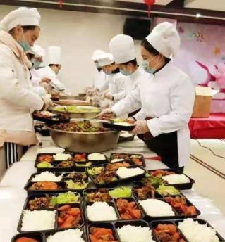 保障医护人员正常就餐，满客宝智慧食堂无接触就餐更给力！